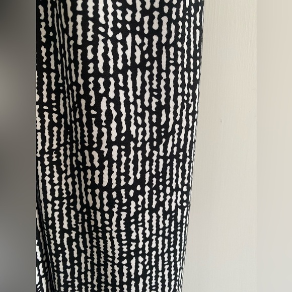 Ann Taylor Loft Black & White Criss Criss Front Dress Size 4 - Picture 2 of 7